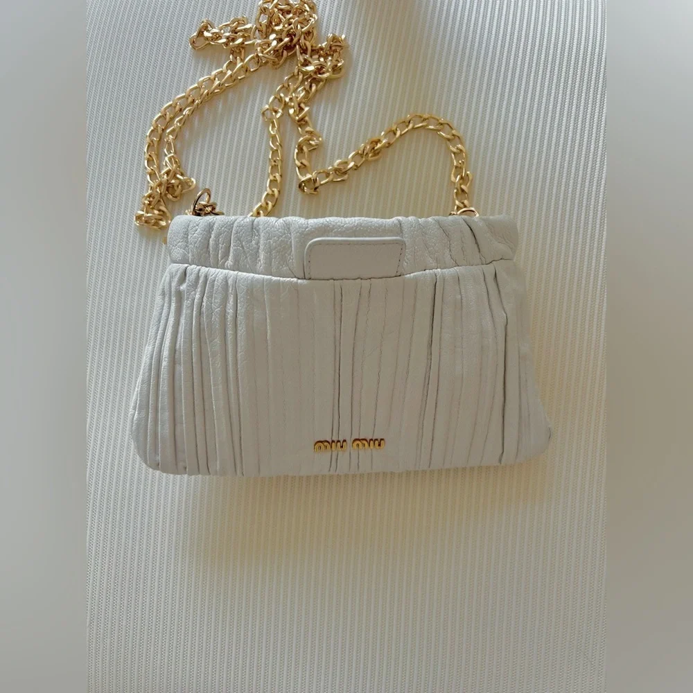 Miu Miu White Pleated Leather Shoulder Bag Crossbody Bag Gold Chain - Picture 1 of 10